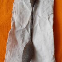 Antico utensile in ferro battuto Cucchiaio doppio