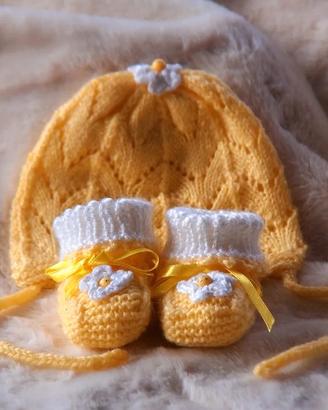 Set nascita - berretto e scarpine fatte a mano