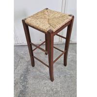 Sgabello quadrato noce scuro h 67 paglia