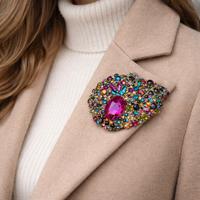 Spilla gioiello maxi multicolor con pietra fucsia 