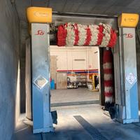 Autolavaggio a spazzole