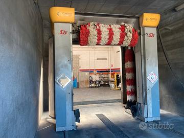 Autolavaggio a spazzole