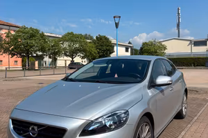 Volvo v40 d2
