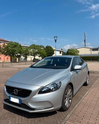 Volvo v40 d2