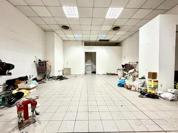 NEGOZIO A TORTONA