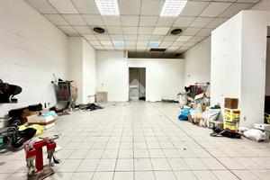 NEGOZIO A TORTONA