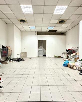 NEGOZIO A TORTONA