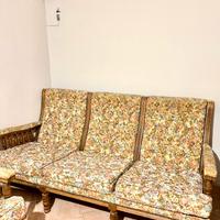 Divano tre posti e due poltrone