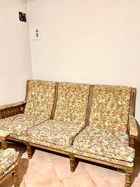 Divano tre posti e due poltrone