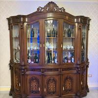 Vetrina in stile barocco