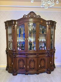 Vetrina in stile barocco