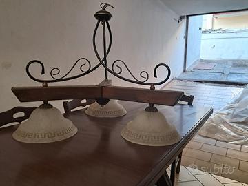 lampadario legno e ferro battuto