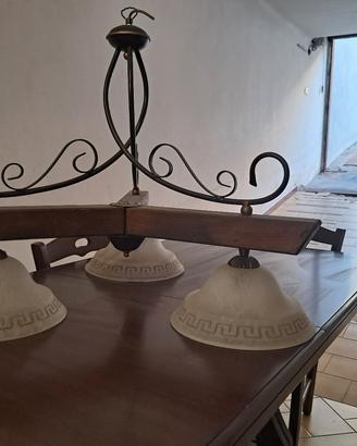 lampadario legno e ferro battuto