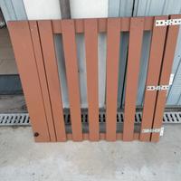 Cancello in legno verniciato