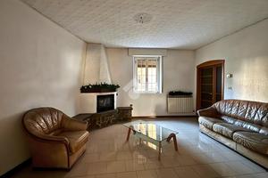 CASA SEMINDIPENDENTE A BERZO INFERIORE