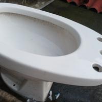 bidet predisposto per due rubinetti o miscelatore