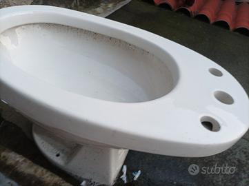 bidet predisposto per due rubinetti o miscelatore