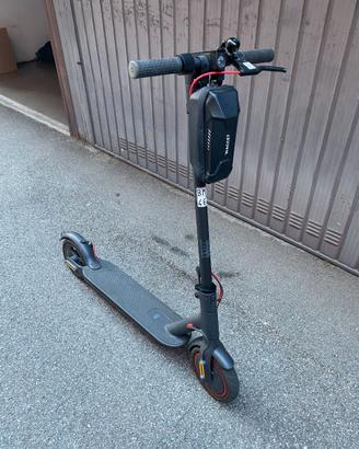 Monopattino elettrico Xiaomi Scooter Pro