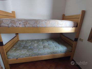 Letto a castello scomponibile in legno massiccio