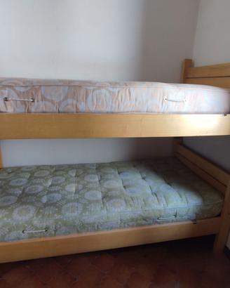 Letto a castello scomponibile in legno massiccio