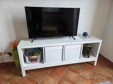 Scaffale Kallax Ikea orizzontale con base metallo