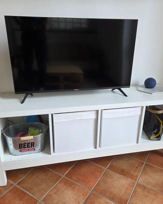 Scaffale Kallax Ikea orizzontale con base metallo