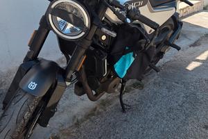 Husqvarna Vitpilen 401  scarico completo 