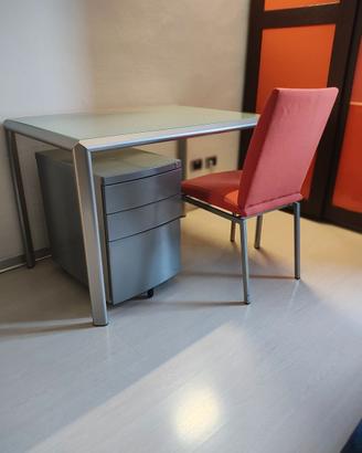 Scrivania in vetro e metallo Calligaris