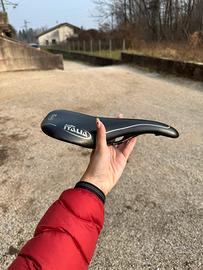 Sella per bici da corsa o mountain bike