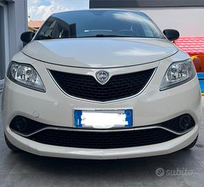 Lancia Y 1.2 69 CV 5 porte adatta a Neopatentati