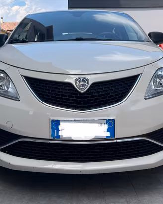 Lancia Y 1.2 69 CV 5 porte adatta a Neopatentati