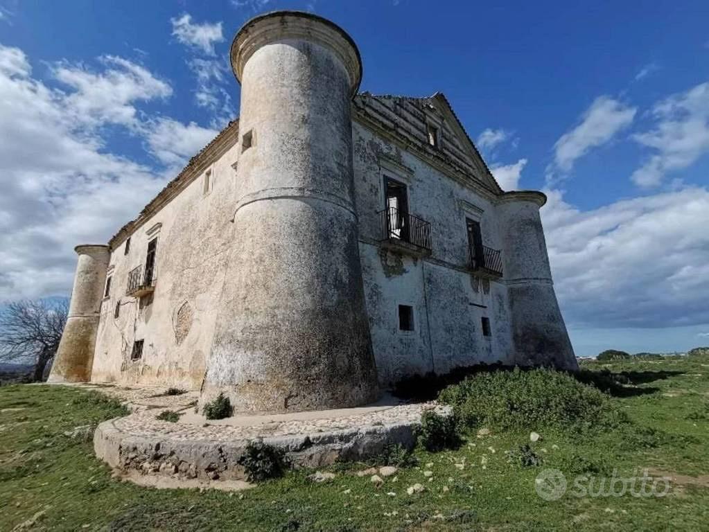 Immobile in asta di 716 m² con più di 5 locali a S - Vista 2