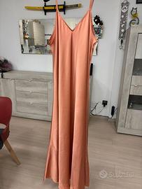 vestito elegante lungo simil raso