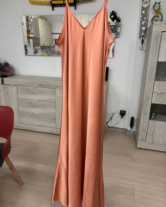 vestito elegante lungo simil raso