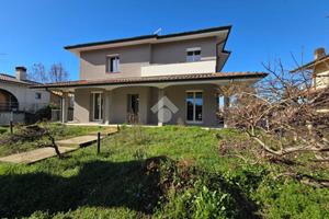 VILLA SINGOLA A ROMANO DI LOMBARDIA