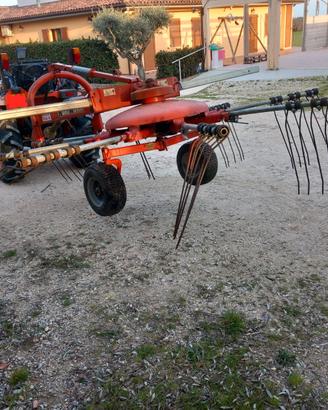 Ranghinatore andanatore per paglia e fieno