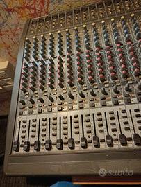 mixer Eurodesk BEHRINGER 3282