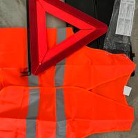 Triangolo emergenza con giubbino catarinfrangente