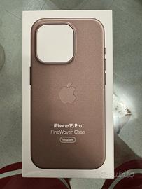 Apple Custodia FineWoven iPhone 15 Pro - Taupe