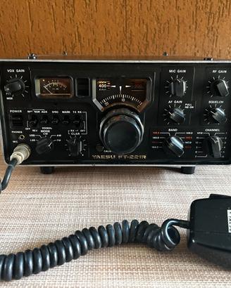 Yaesu FT-221R VHF All-Mode Vintage – Perfetto