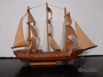 veliero in legno