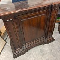 Credenza in legno da restaurare