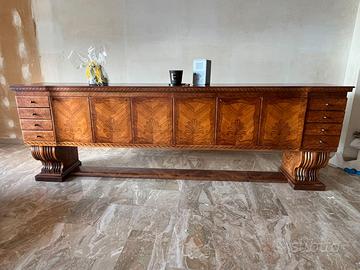 Credenza di pregio in legno massello intarsiato