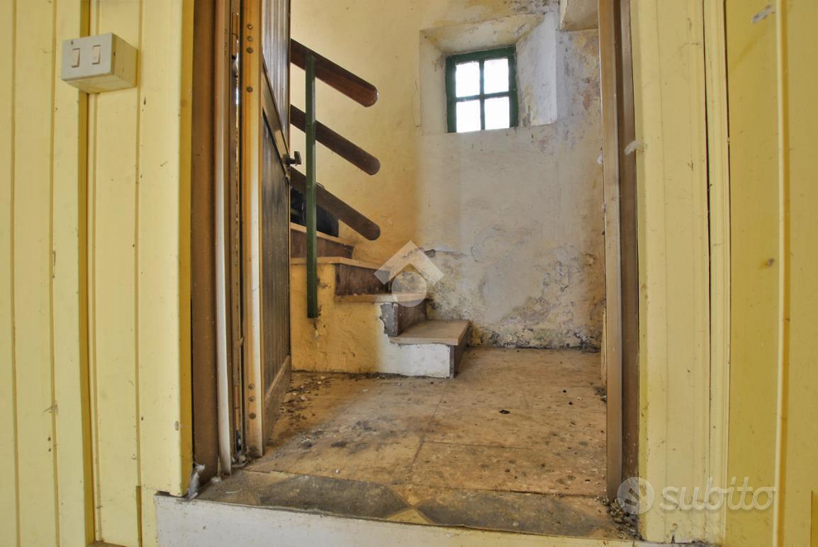 NEGOZIO A CRESCENTINO - Altro