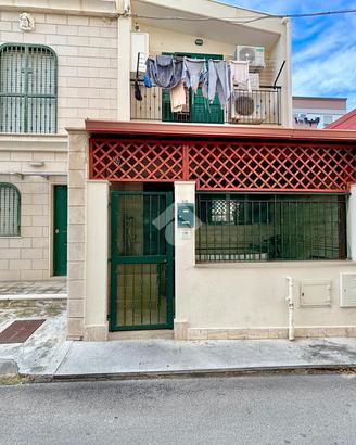 VILLA A SCHIERA A BARI