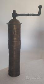 antico macinino in bronzo