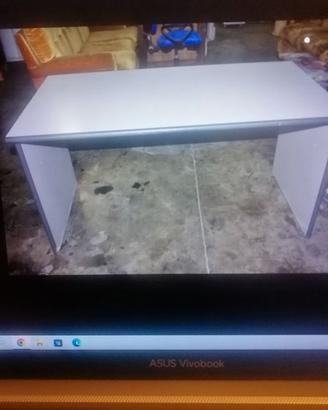 2 scrivanie bianche bordino estetico grigio