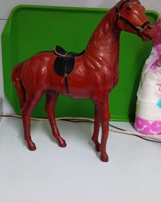 Cavallo in cuoio