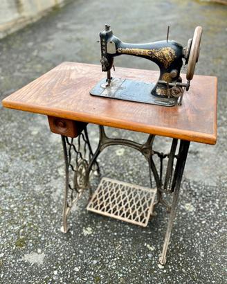 Macchina per cucire vintage