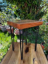 Comodini in legno di acacia e olmo